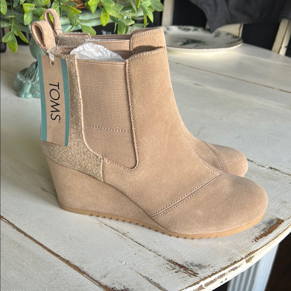 TOMS Women's Tan Wedge Boots